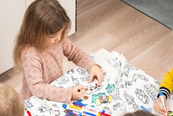 Prezent dla dziewczynki 7 lat – podarunki, które nie znudzą się po tygodniu